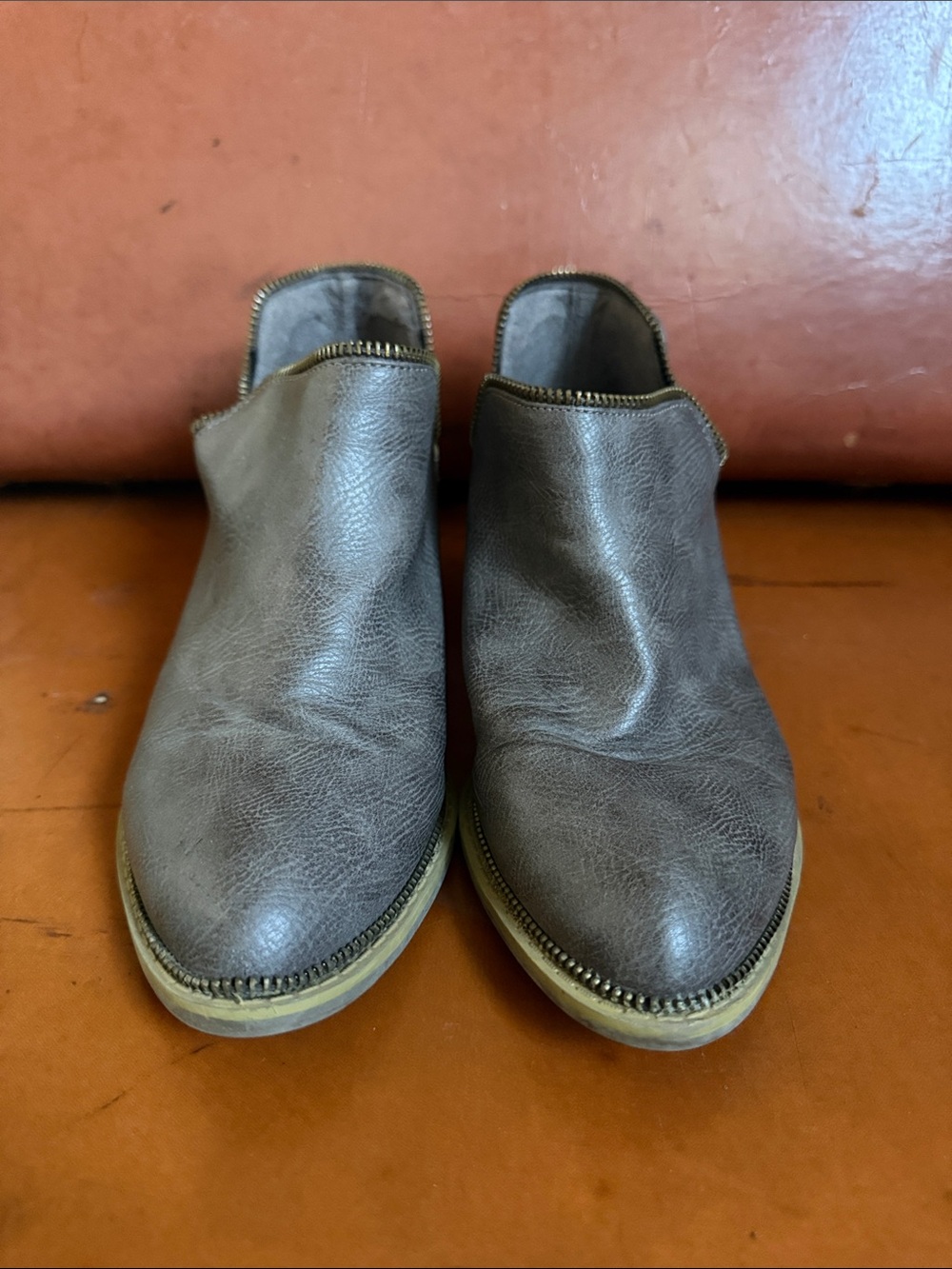 Forever 21 Brown Leather-Look Mule Clogs - Picture 2 of 6